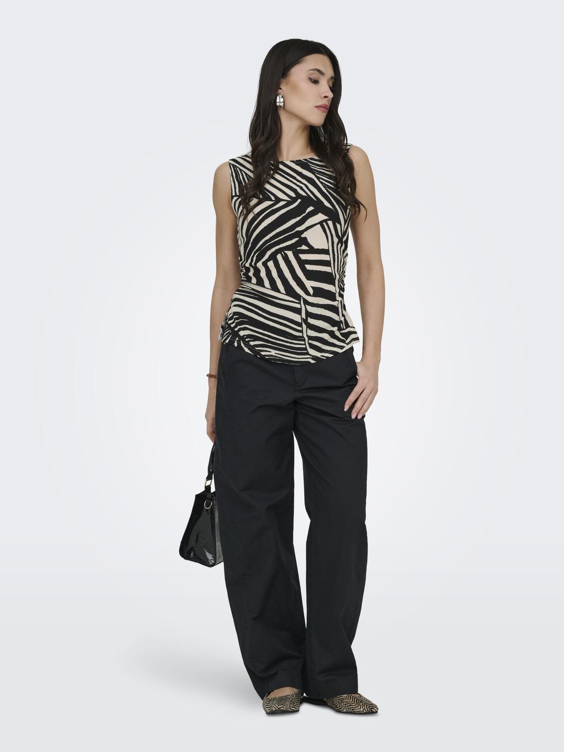 model_shot-front_full